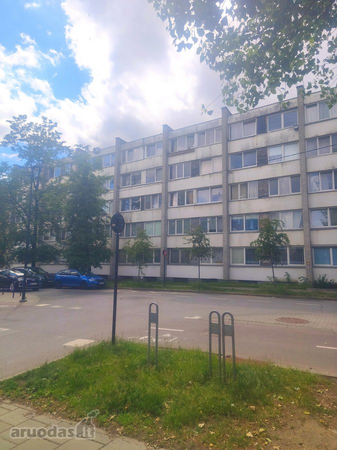 Parduodamas bendrabučio tipo kambarys. Prieš