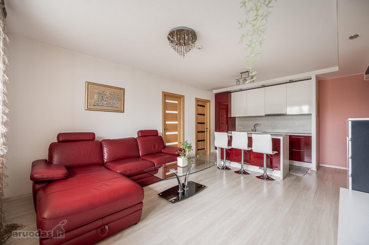 Parduodamas 3 kambarių ( 68 m²). butas