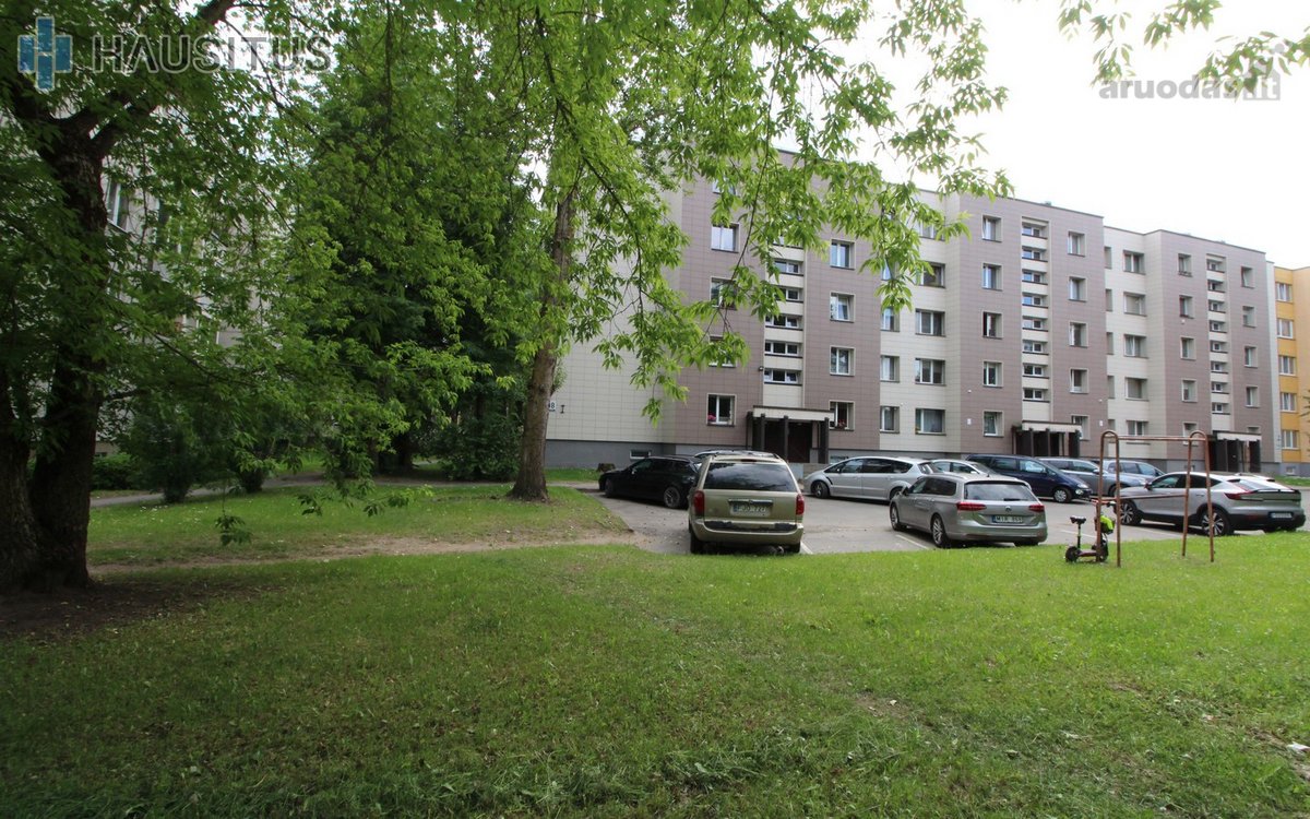Renovuotame Name Parduodamas Dviejų Kambarių
