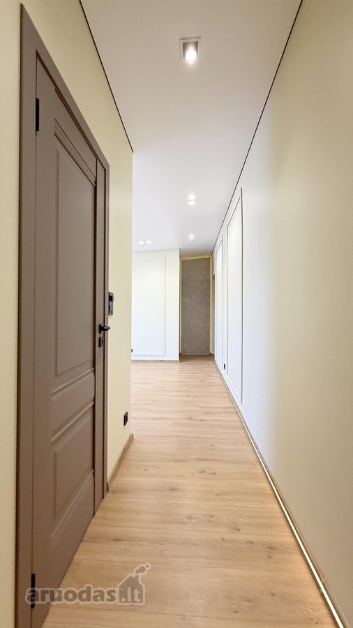 Parduodamas, pilnai renovuotas 3 kambarių - nuotraukos Nr. 8