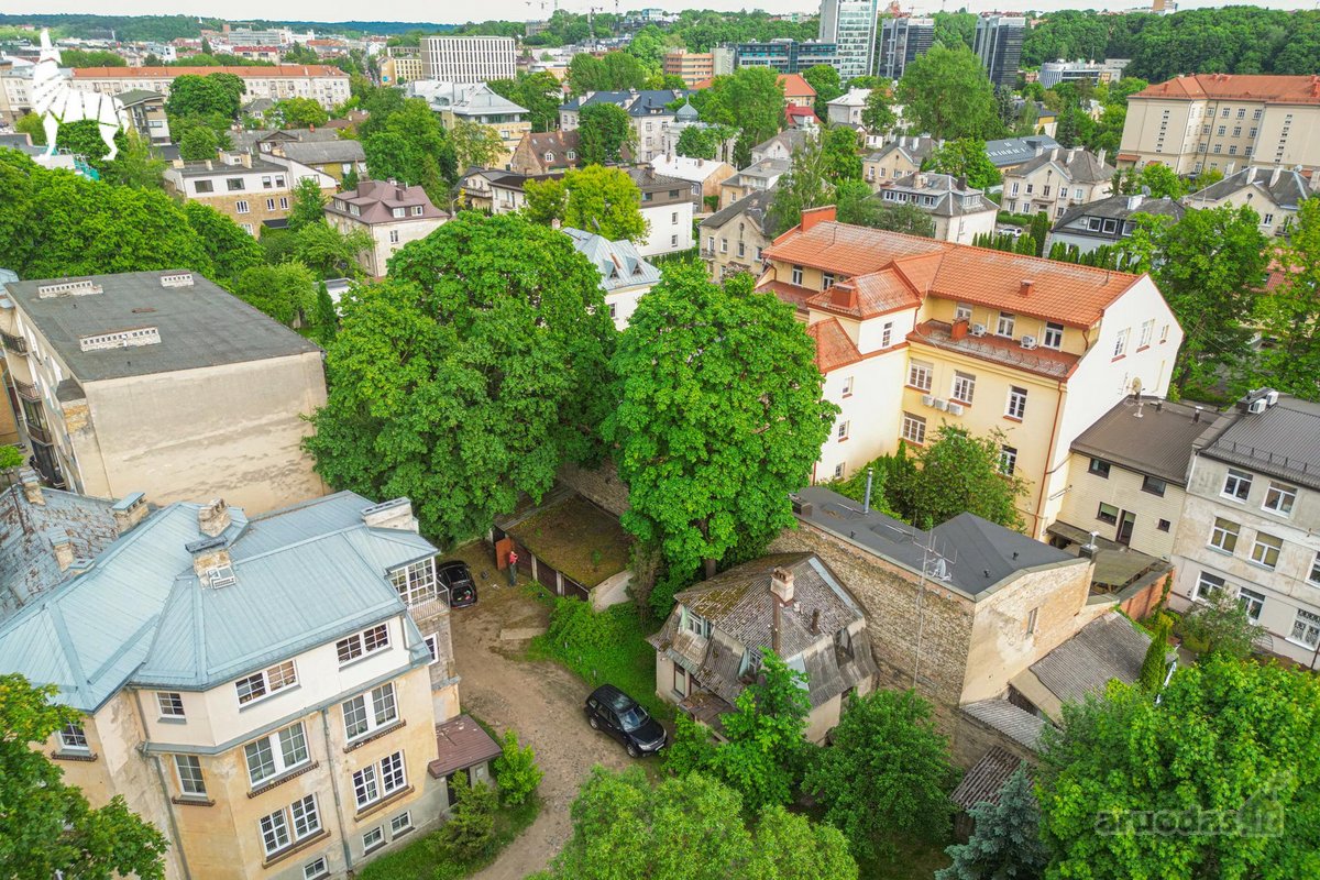 Parduodamas autentiškas namas Žvėryne –