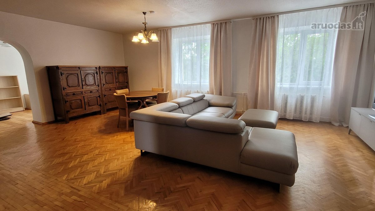 Išnuomojamas puikaus išplanavimo butas centre - nuotraukos Nr. 2