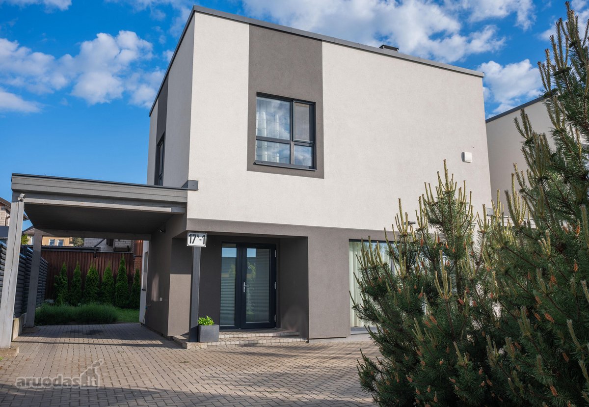 Parduodamas kokybiškai įrengtas 4 kambarių