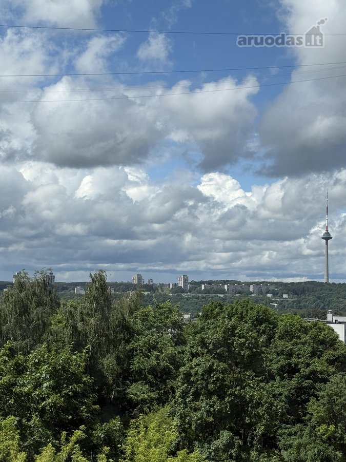 Parduodamas erdvus 4 kambarių butas