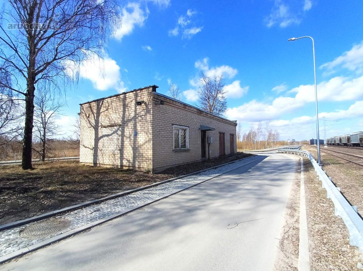 Buitinės patalpos su žemės sklypu