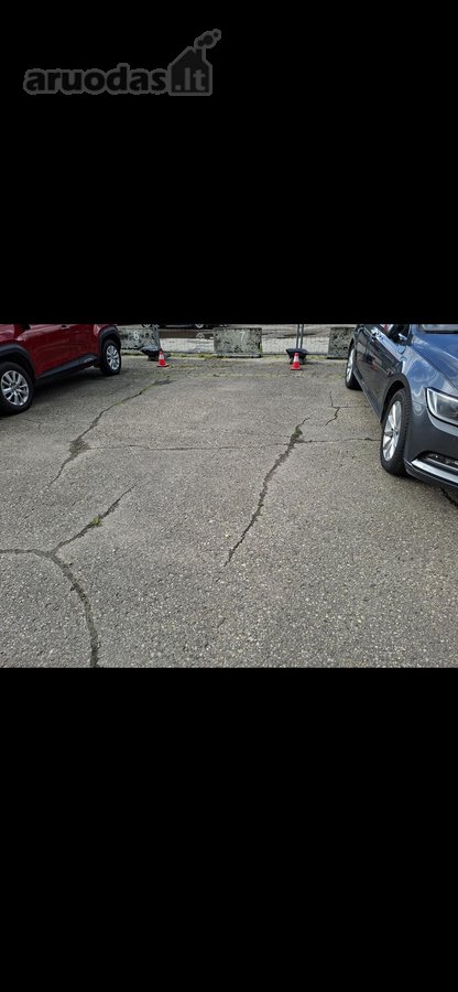 Nuomojama parkavimo vieta automobiliui ar