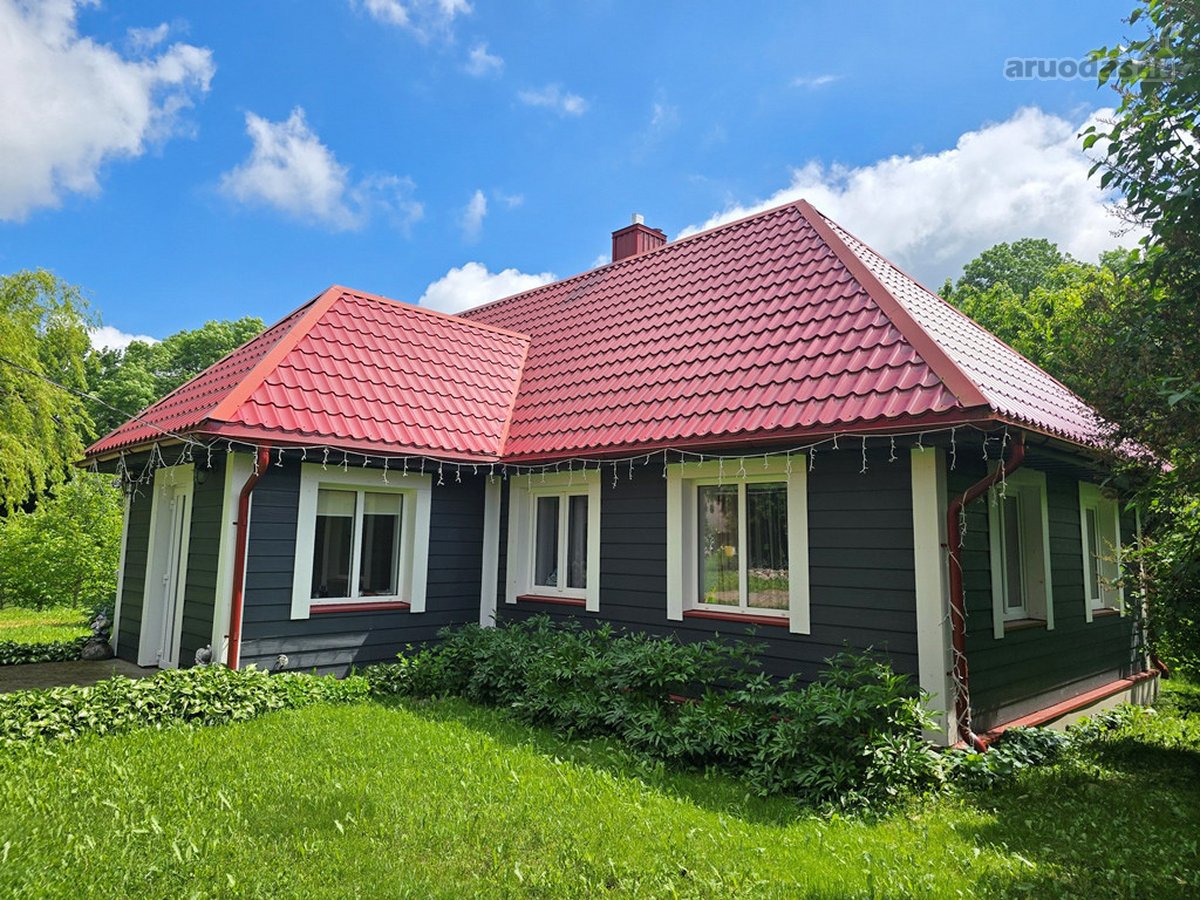 Kalvų, klonių ir žaliuojančių sodų apsuptyje