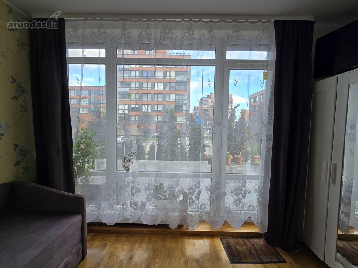 2 kambarių butas su terasa ir balkonu (Be - nuotraukos Nr. 12