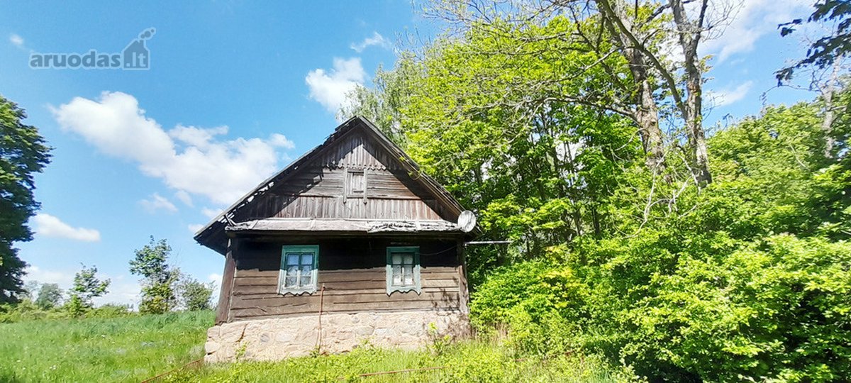 Parduodama autentiška sodyba su 1,8 ha žemės