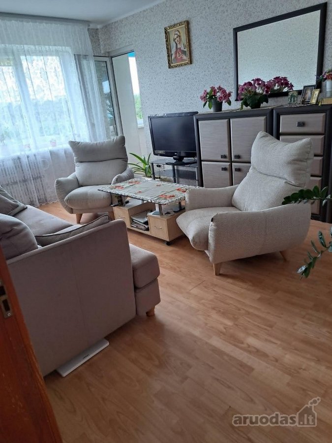 Bute 2 balkonai ( įstiklinti ir apšiltinti )