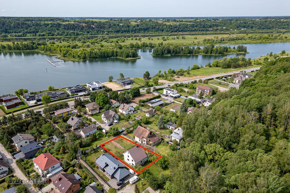 Erdvus Namas Gamtos Apsuptyje. Įsikurti Jums