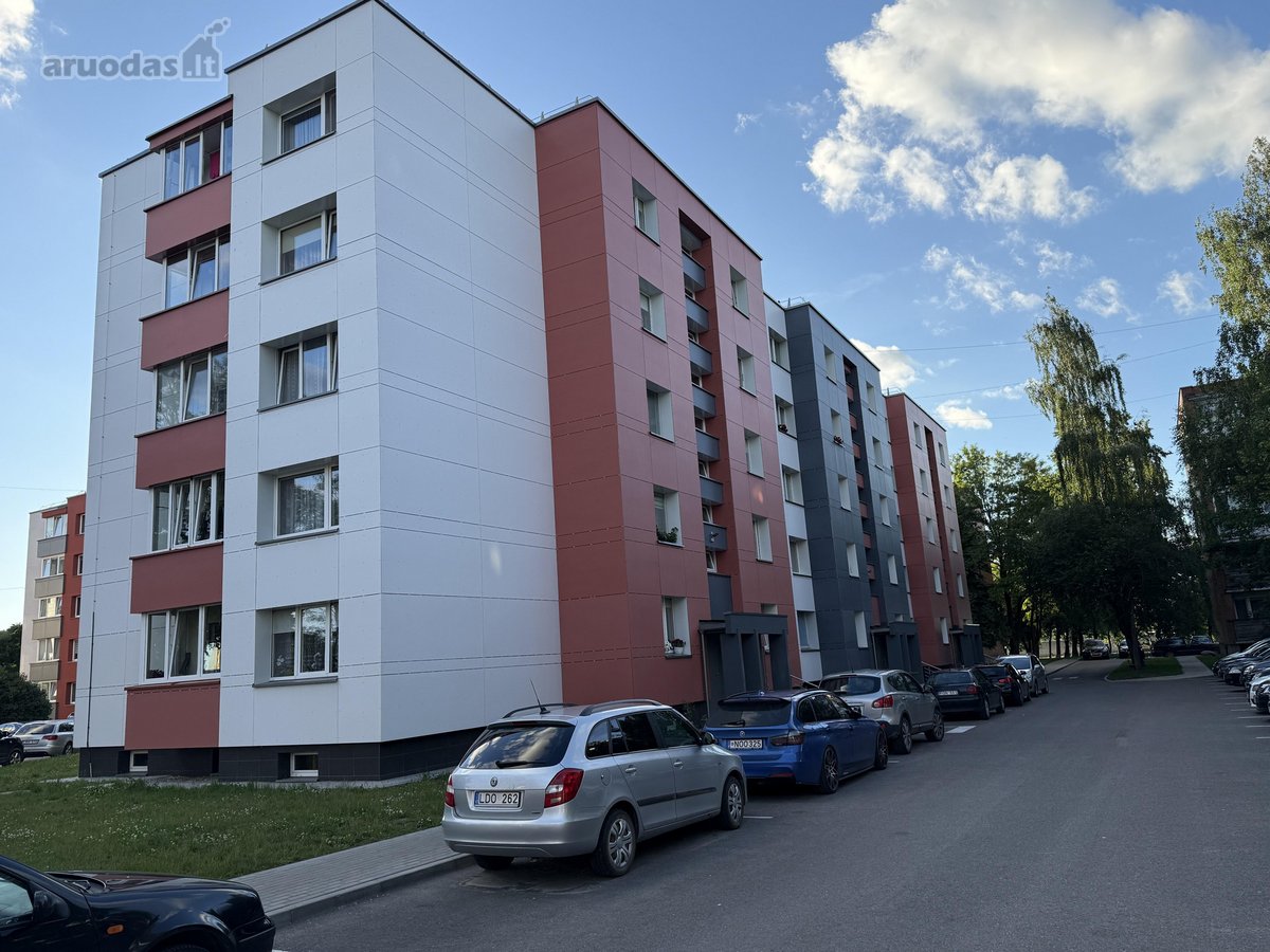 Parduodamas butas 5 aukšte, 3 laiptinių name.
