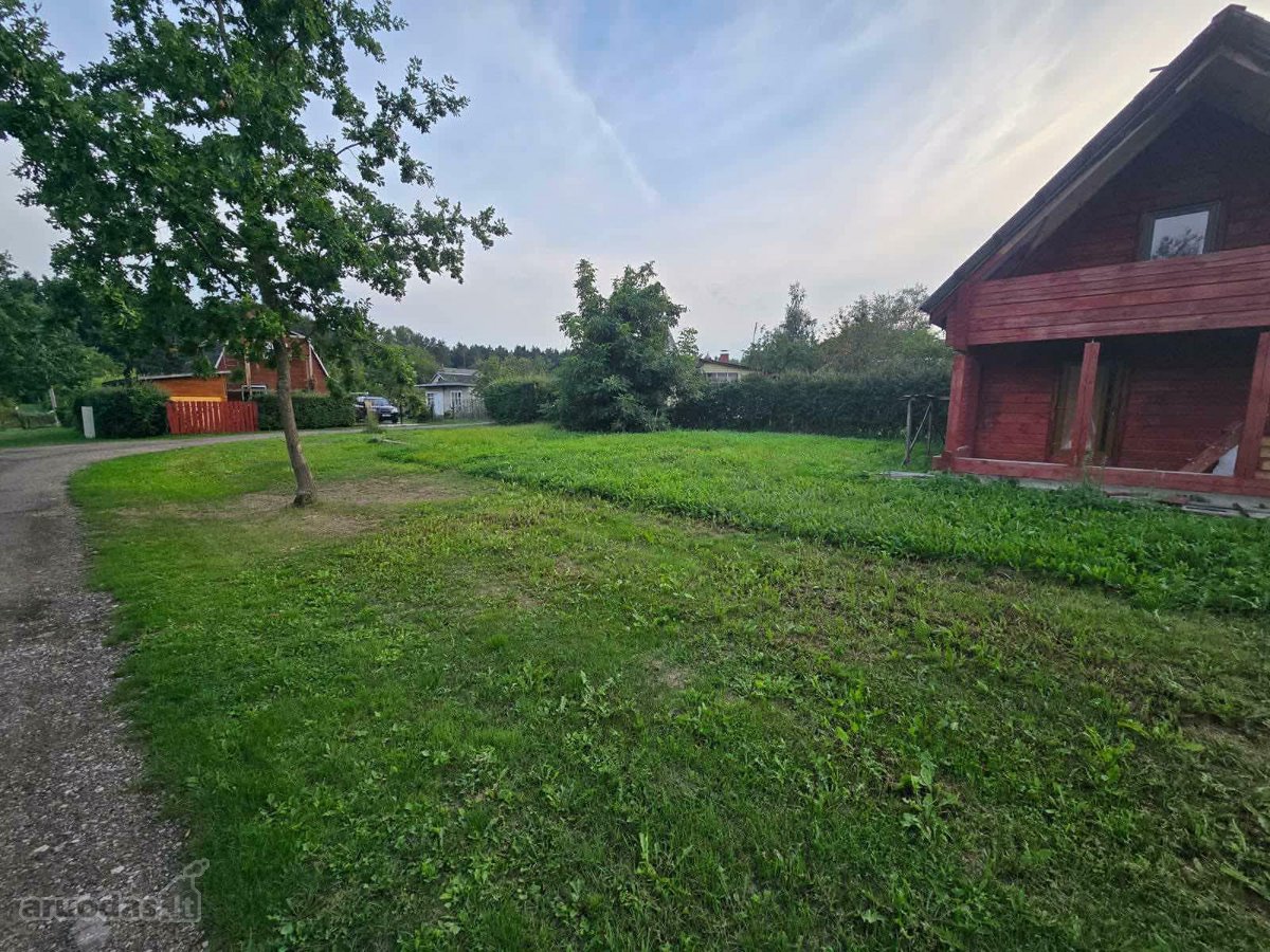 Parduodamas rąstinis namas