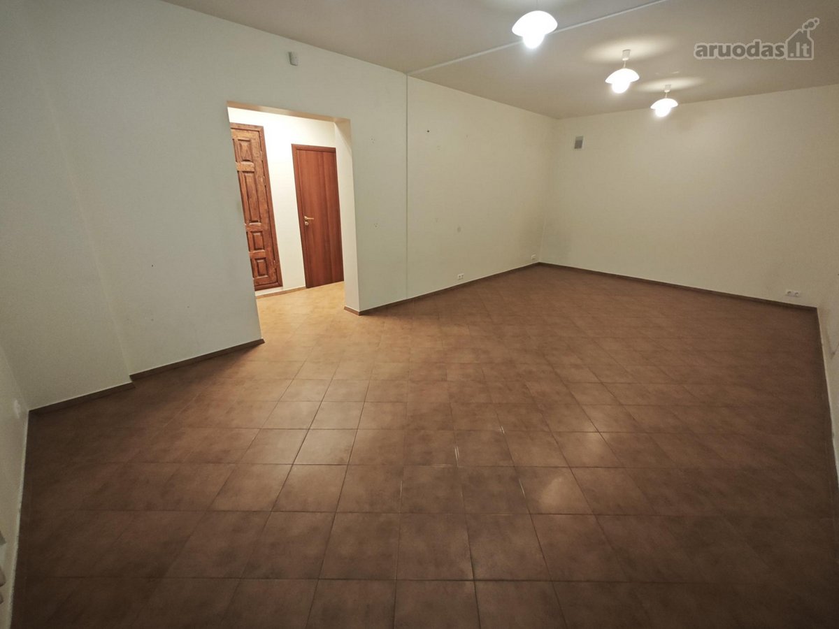 Ypatingai gera patalpų lokacija,įėjima iš - nuotraukos Nr. 2