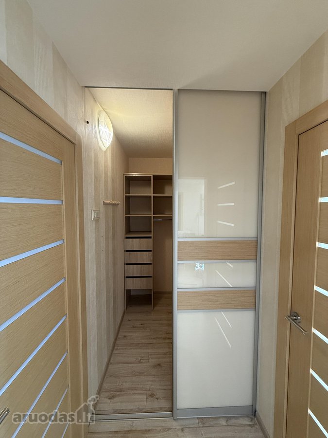 Parduodamas pilnai kapitališkai suremontuotas - nuotraukos Nr. 19