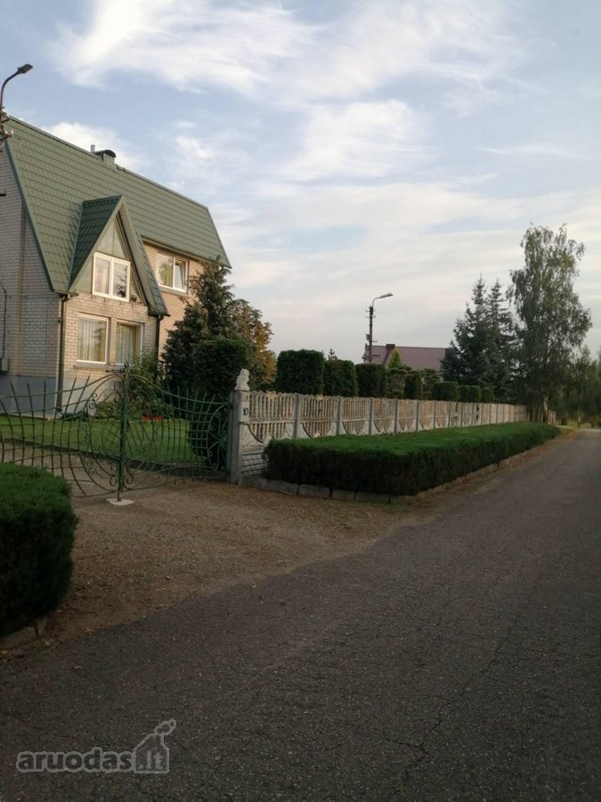 Parduodamas jaukus ir kokybiškai įrengtas 2