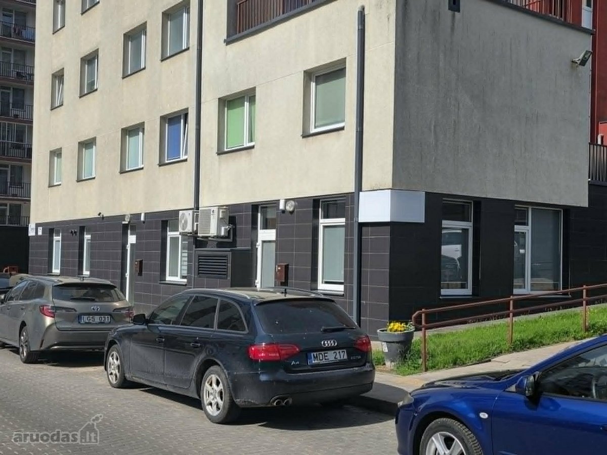 Išnuomojamos 92 Kv. M Komercinės Patalpos