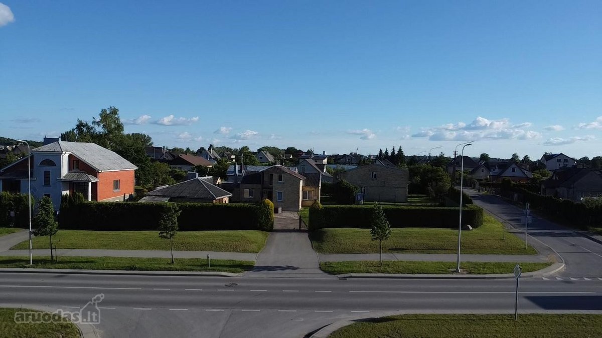 Parduodamas Namas su dideliu žaliu sklypu ir - nuotraukos Nr. 2