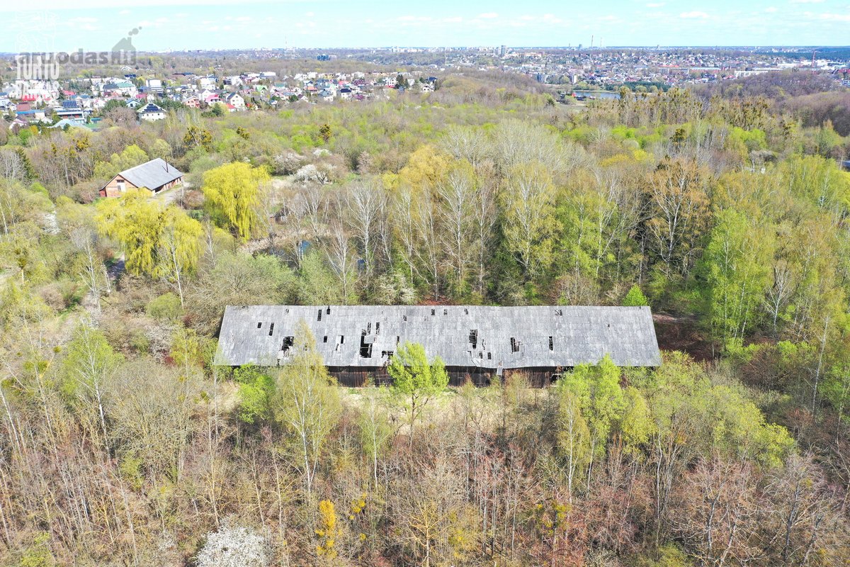 Parduodamas žemės sklypas su pastatu