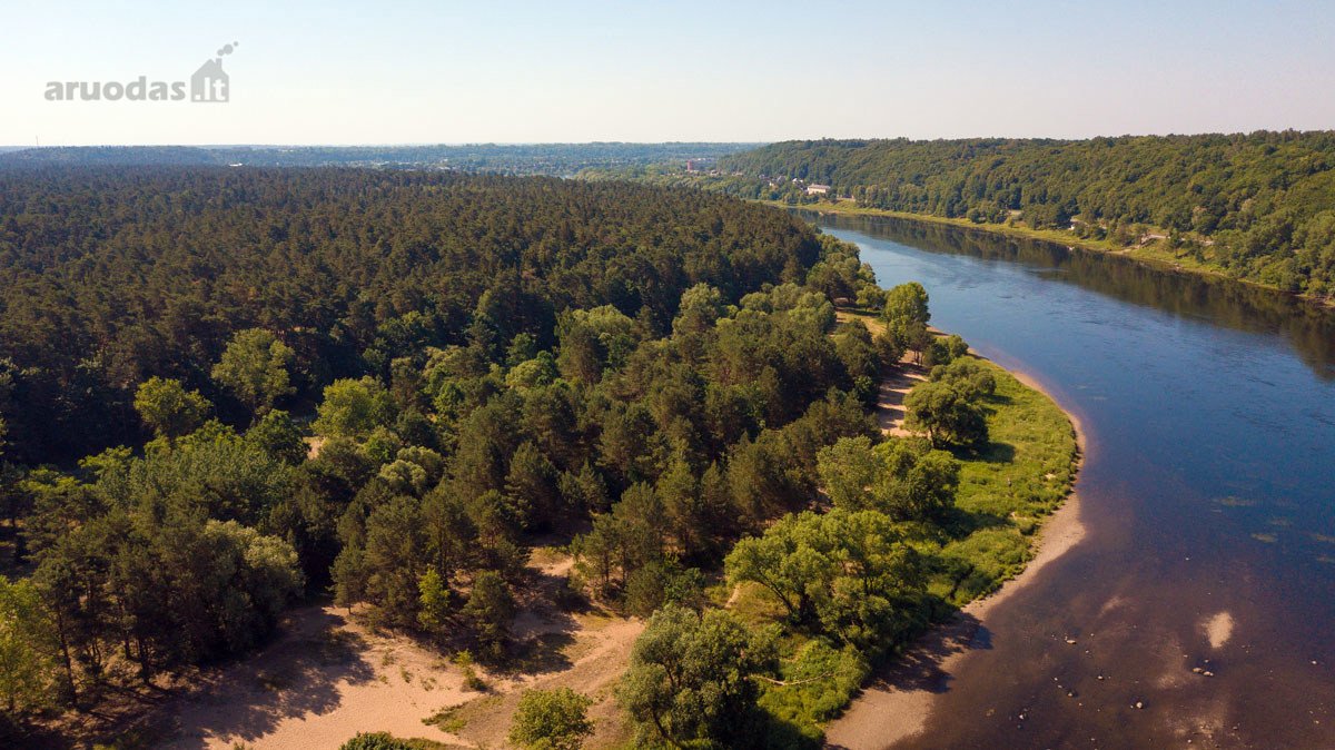 Parduodamas dviejų aukštų namas išskirtinėje