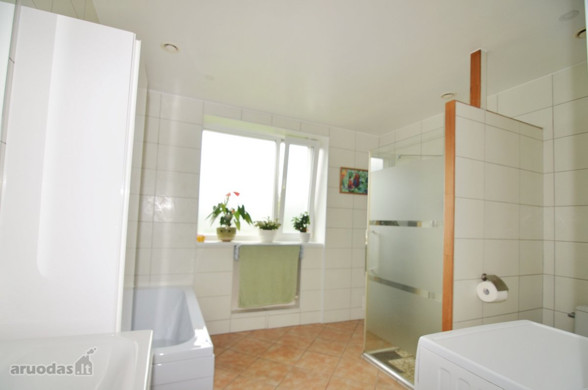 Renovuotas namas su 15,60 arų sklypu Neravuose - nuotraukos Nr. 16