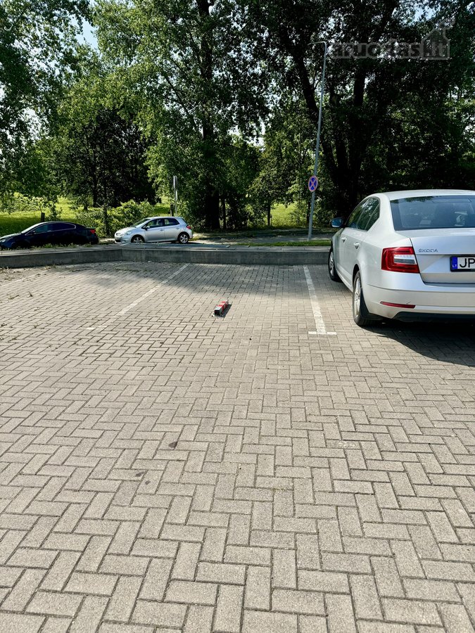 Parduodama Rezervuota Automobilio Parkavimo - nuotraukos Nr. 2