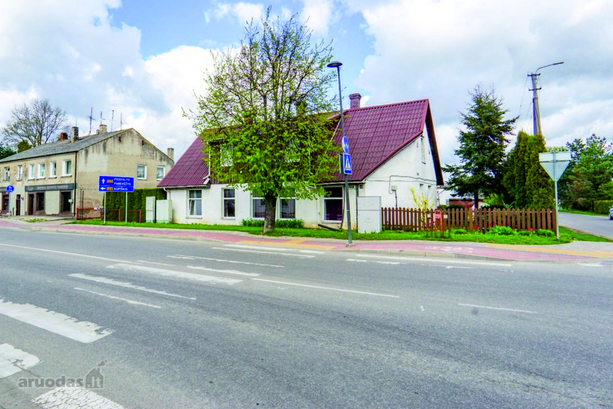 Kampinis Namas Prie Pagrindinės Gatvės –