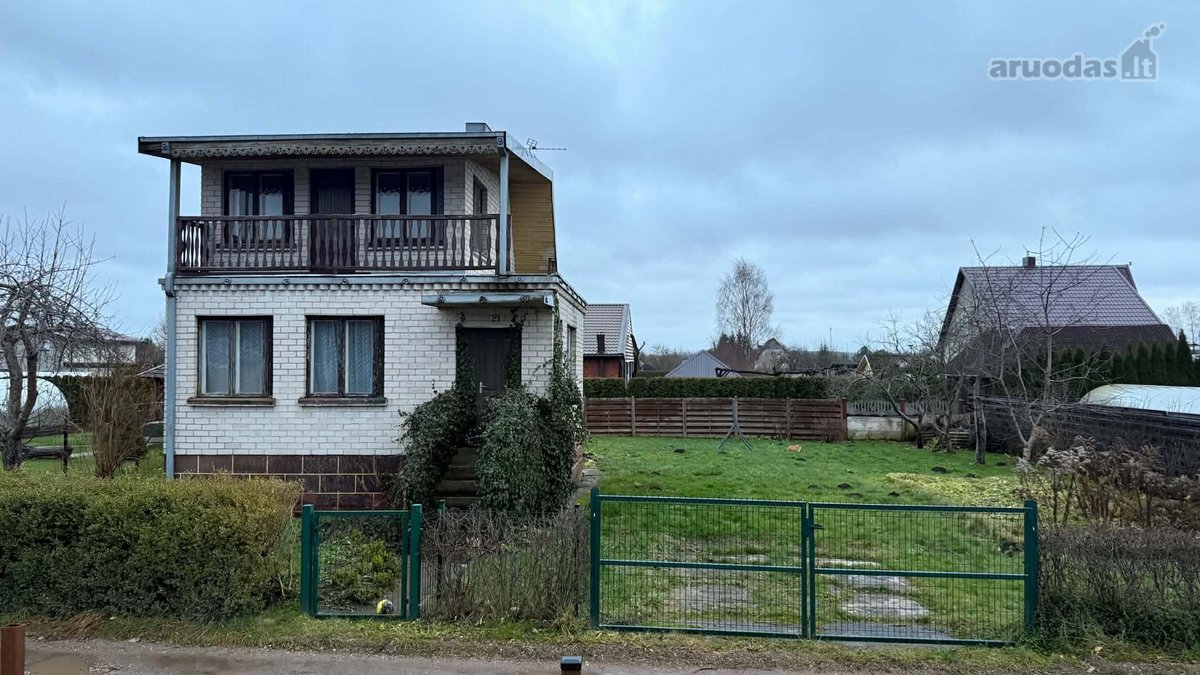 Parduodamas erdvus sodo namas su rūkykla ir