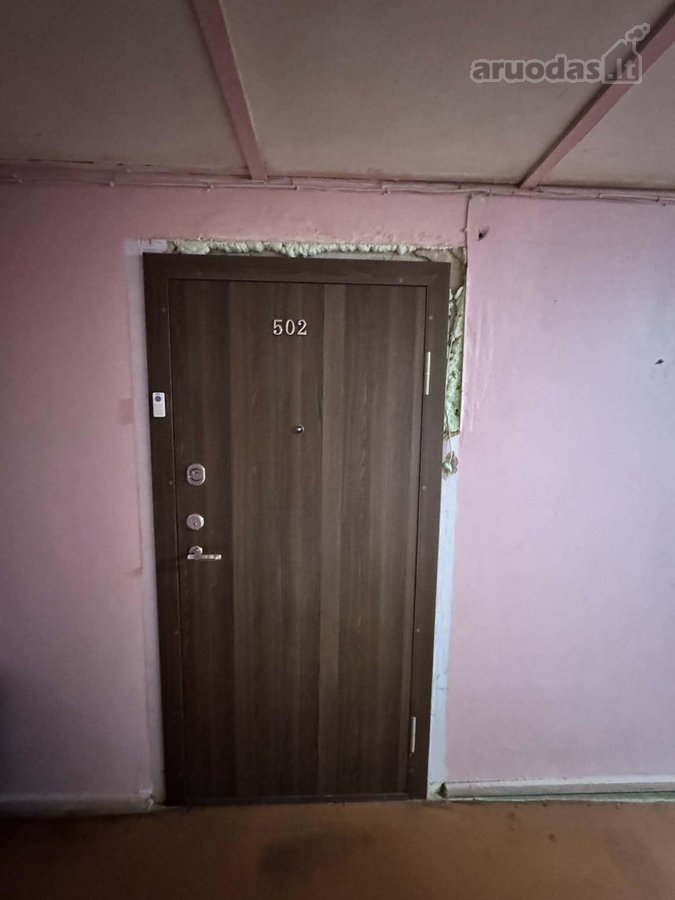 Šviesi virtuvės zona su dideliu langu ir - nuotraukos Nr. 14
