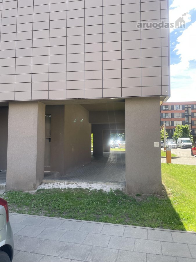 Pilaitėje išnuomojama automobilio stovėjimo