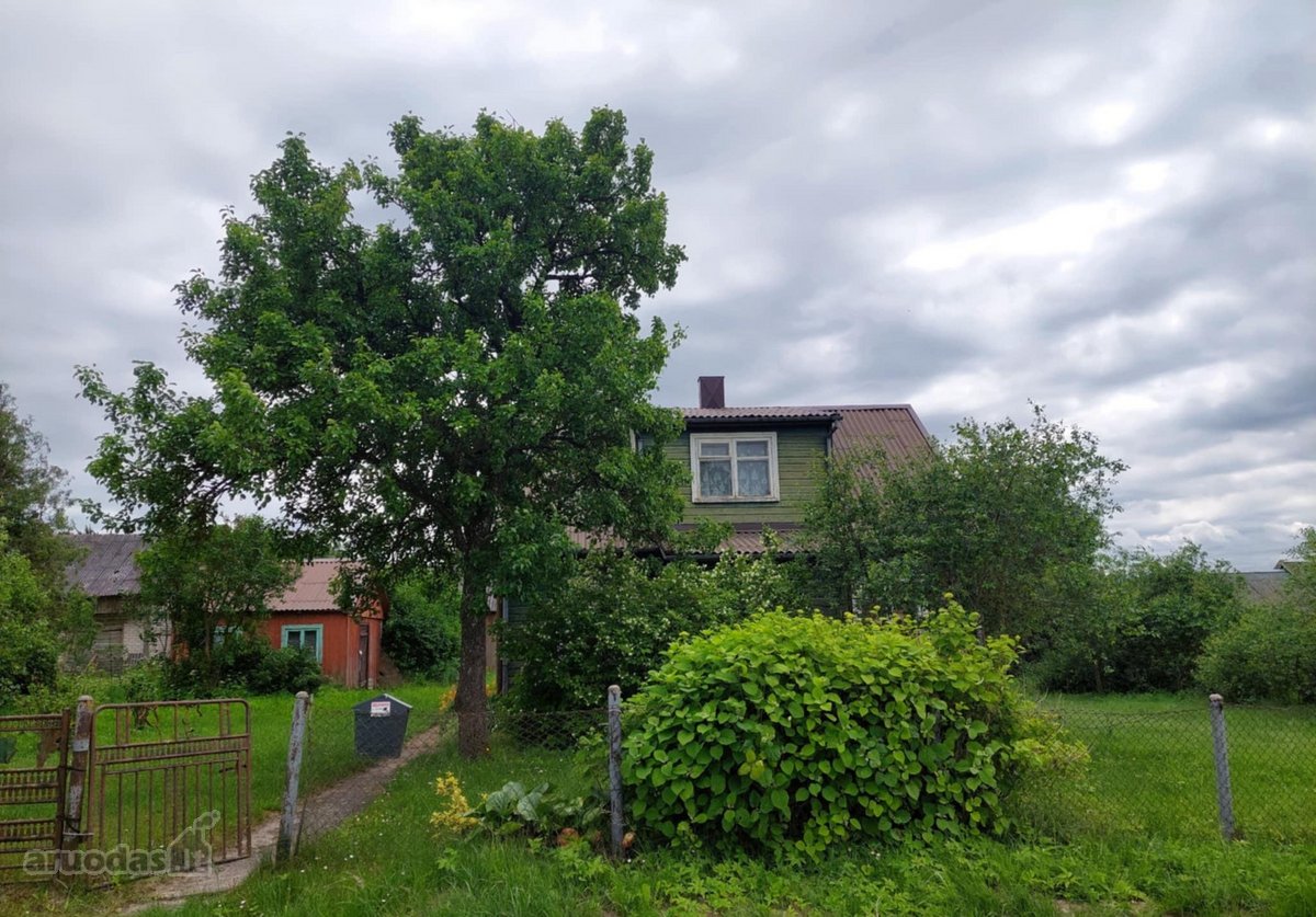 Sodyba su 25 arų sklypu – 16 000 €, su žemės