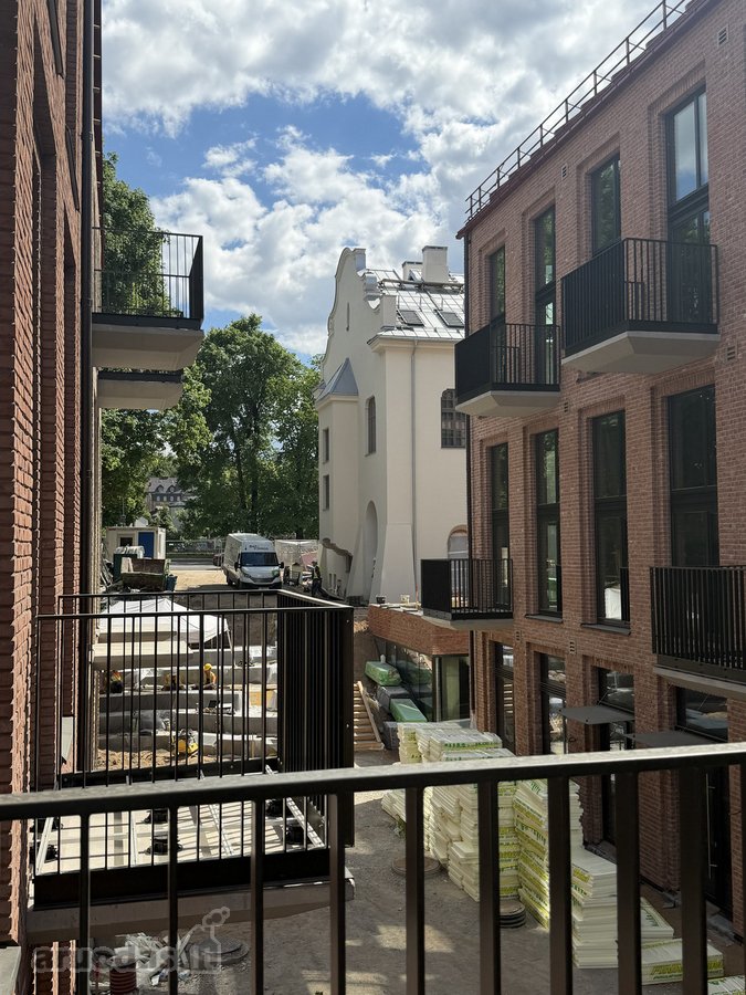 Išskirtiniais, apartamentai, išsidėstę per du