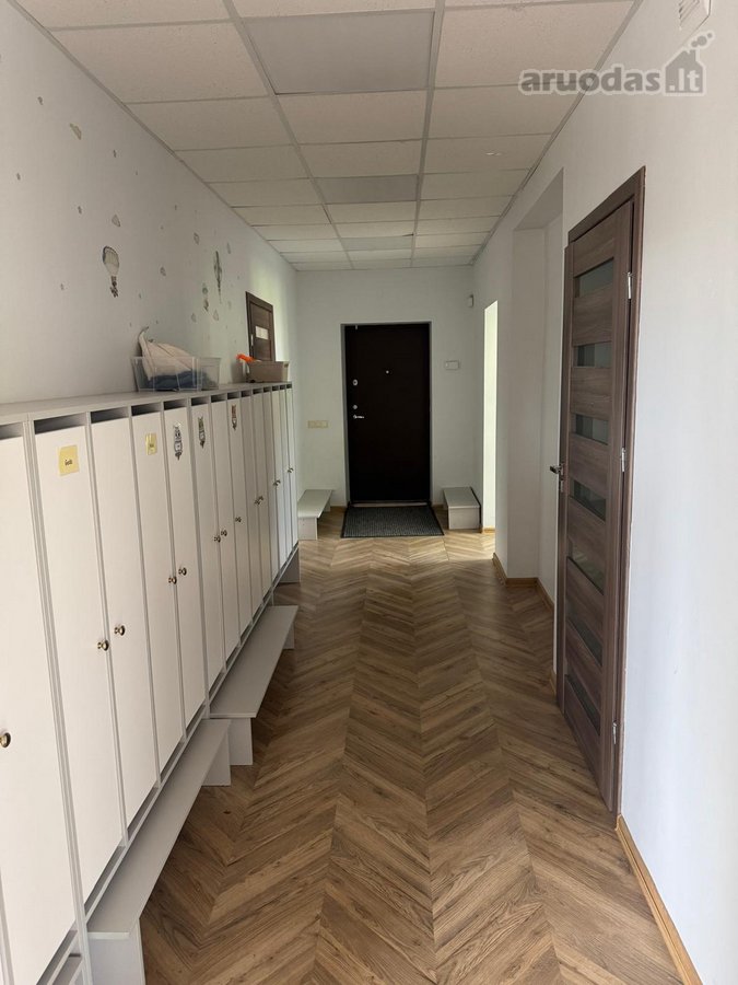 Parduodamas erdvus 266 kv. m namas Ožkiniuose - nuotraukos Nr. 6