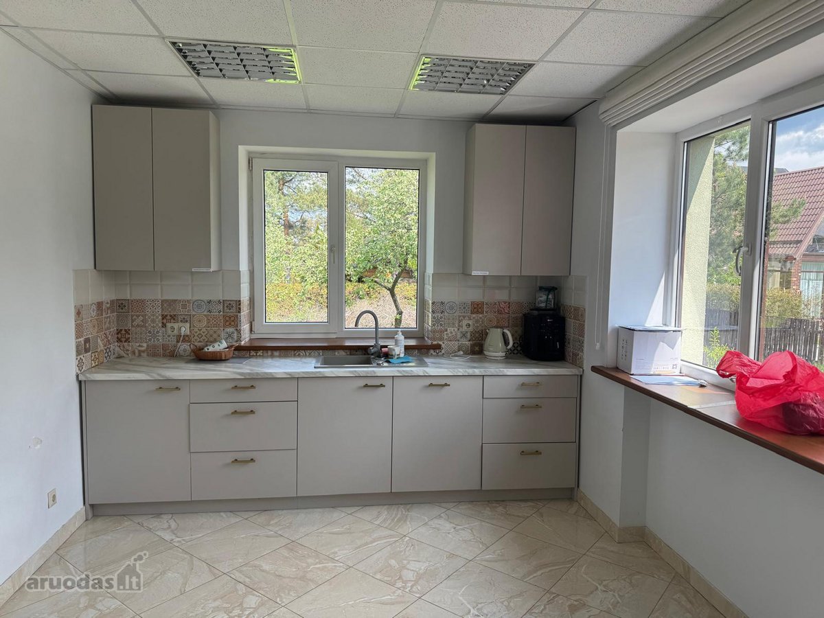 Parduodamas erdvus 266 kv. m namas Ožkiniuose - nuotraukos Nr. 7