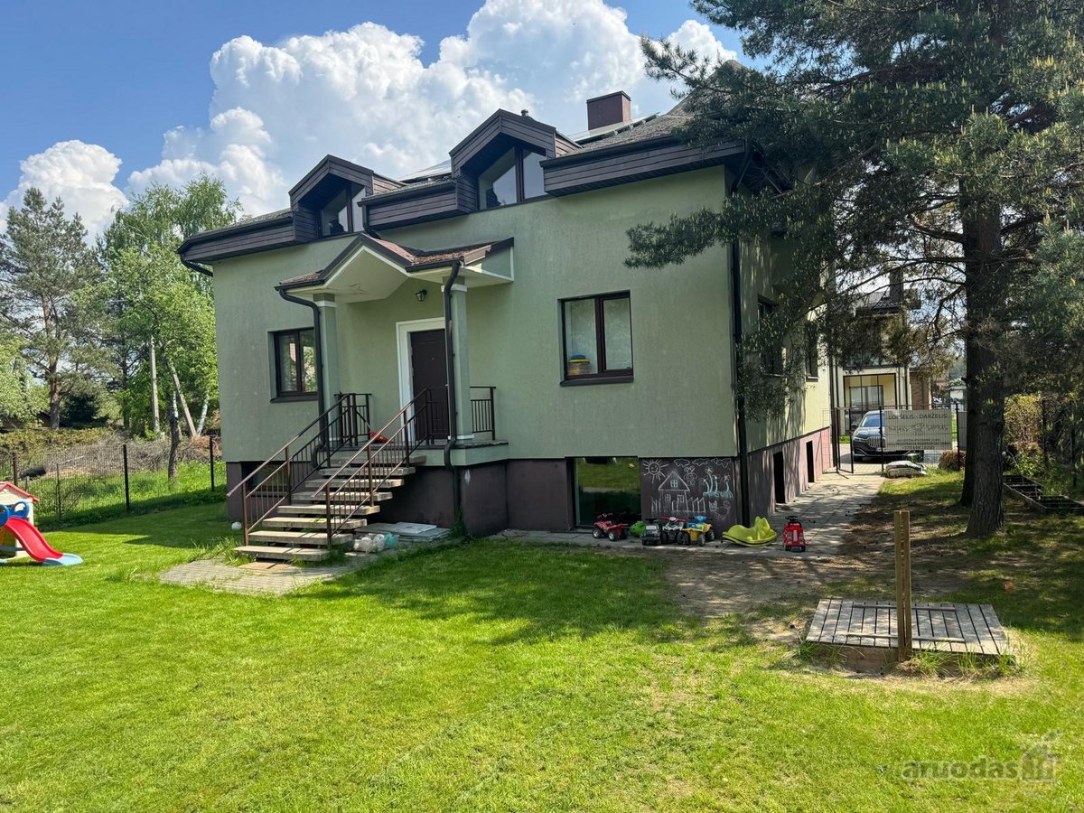 Parduodamas erdvus 266 kv. m namas Ožkiniuose - nuotraukos Nr. 2