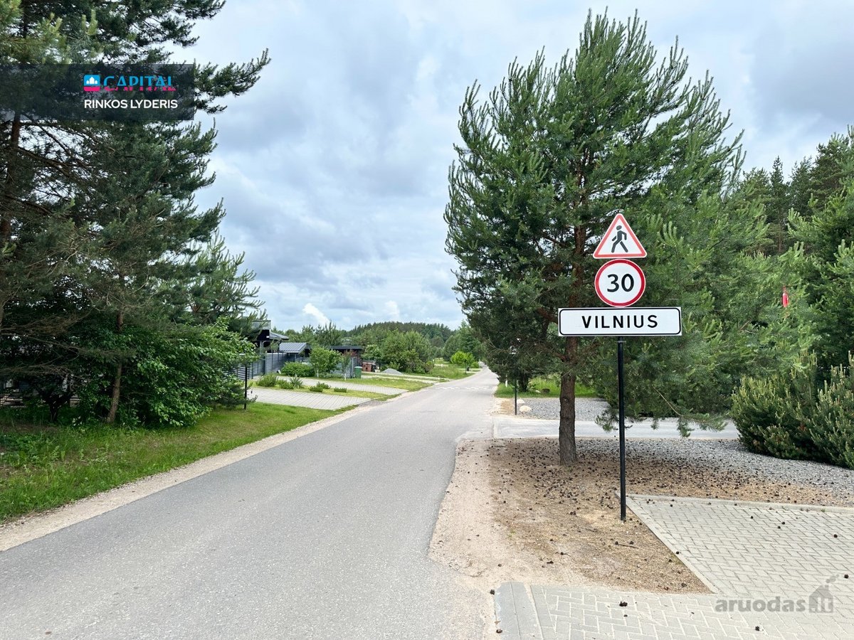 Šalia Antakalnio Ir Kairėnų Botanikos Sodo,