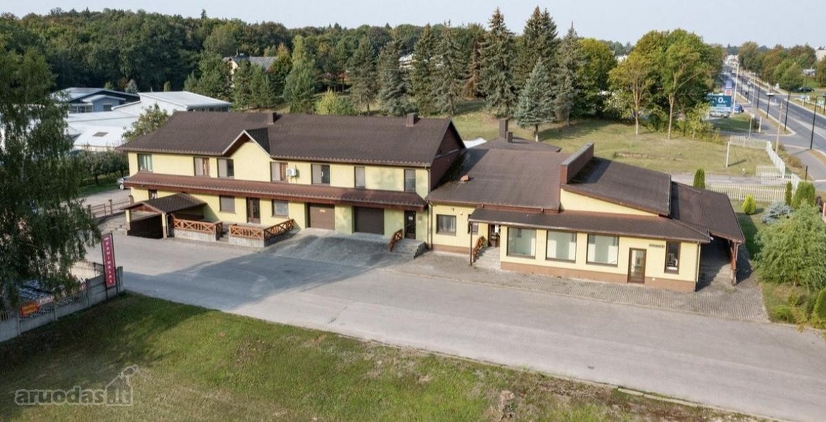Parduodamas 27,4 arų žemės sklypas su pastatu