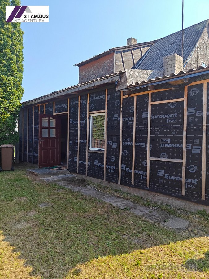 Parduodama namo dalis Šakių mieste, Liepų g. 4.