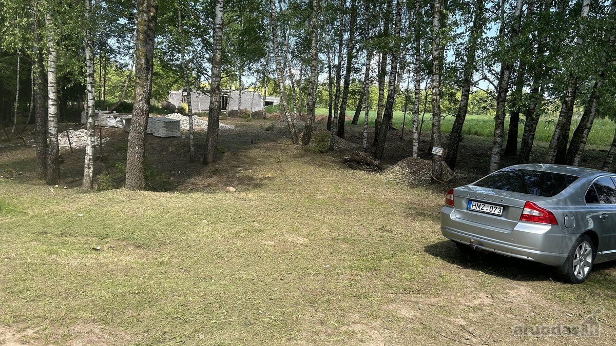 Du skirtingų paskirčių sklypai. Vienas 6 arų
