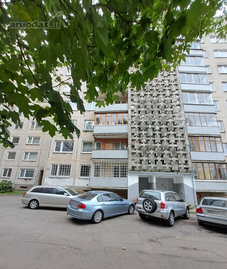 1 kambario butas su rūsiu