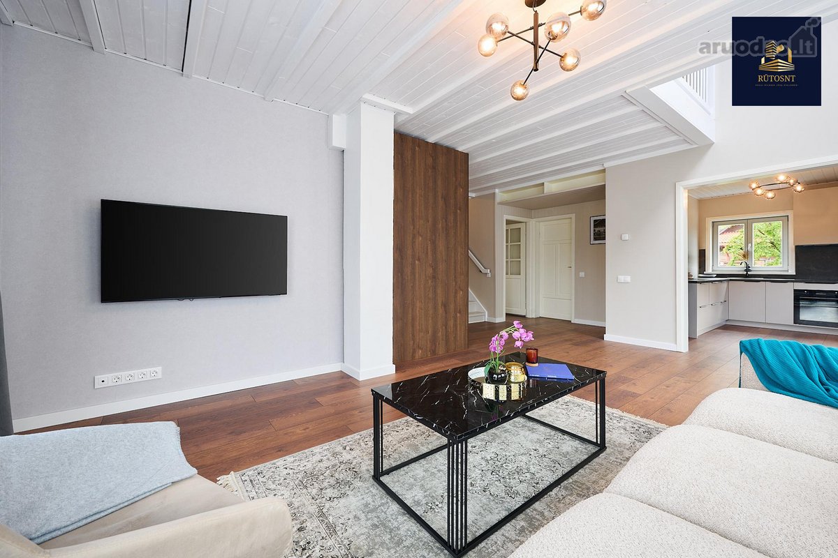 Išskirtinis Skandinaviško Stiliaus Namas Su