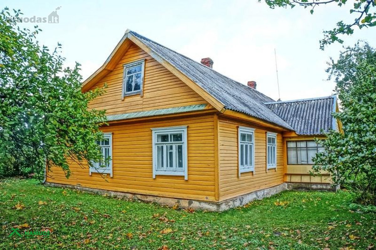 Parduodama didelė sodyba vienkiemyje, ežerų