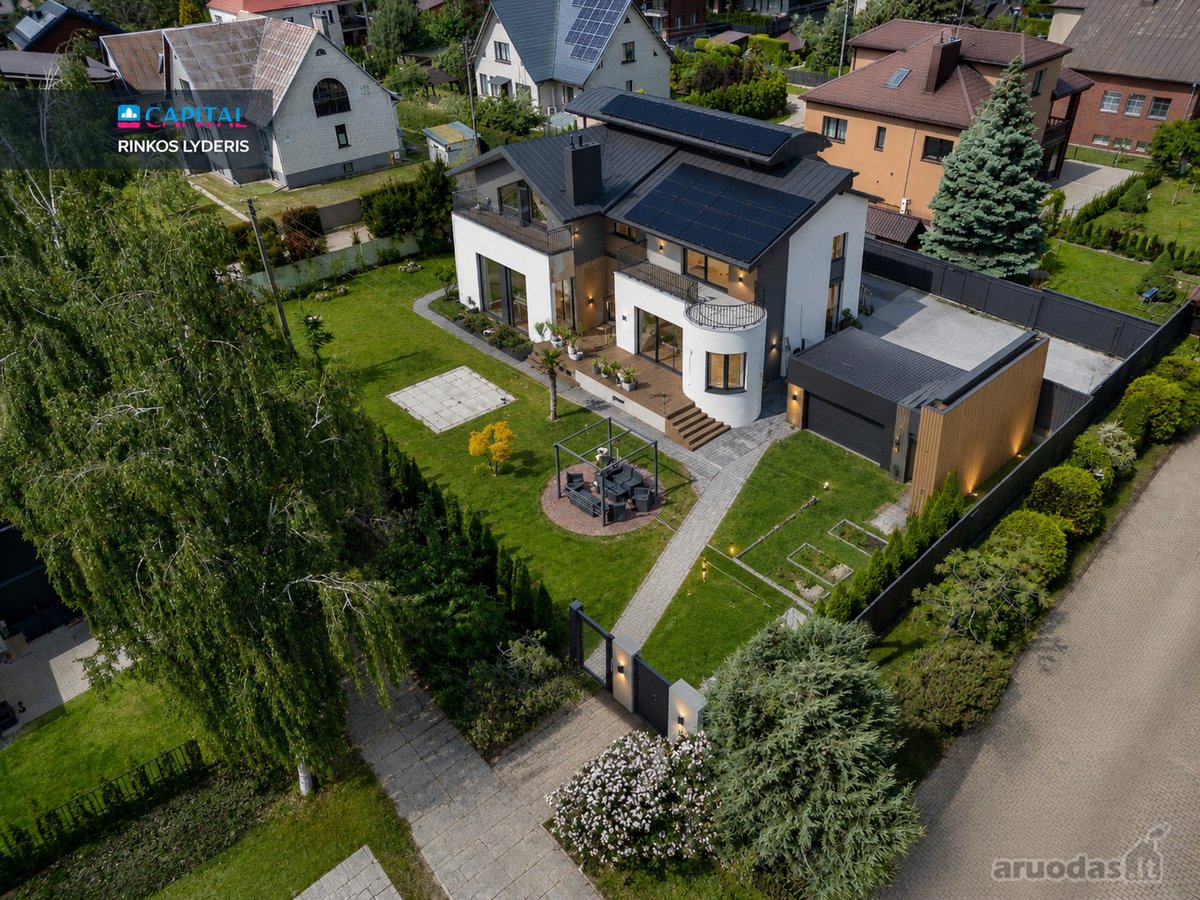 Didelis namas su ilgalaike verte –