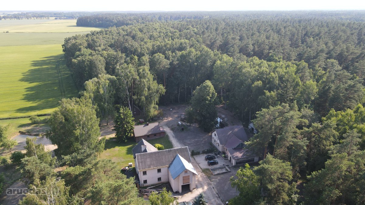 Krekenavos regioniniame parke, šalia miško,