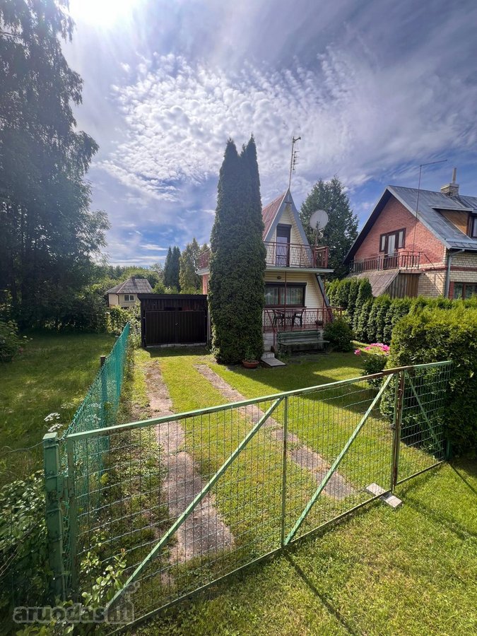 Parduodamas žavus dviejų aukštų A-rėmo sodo