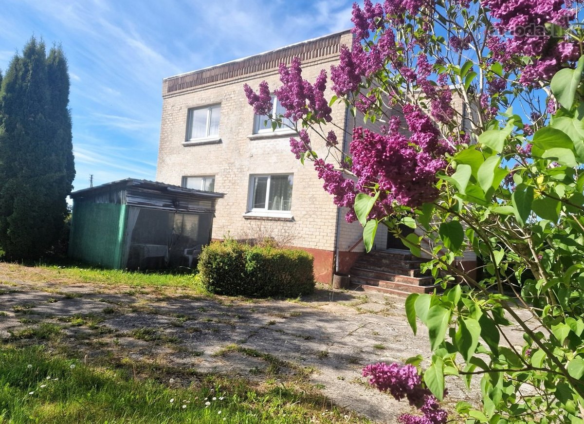 Parduodama Erdvi Mūrinė Sodyba Su 33 Arų