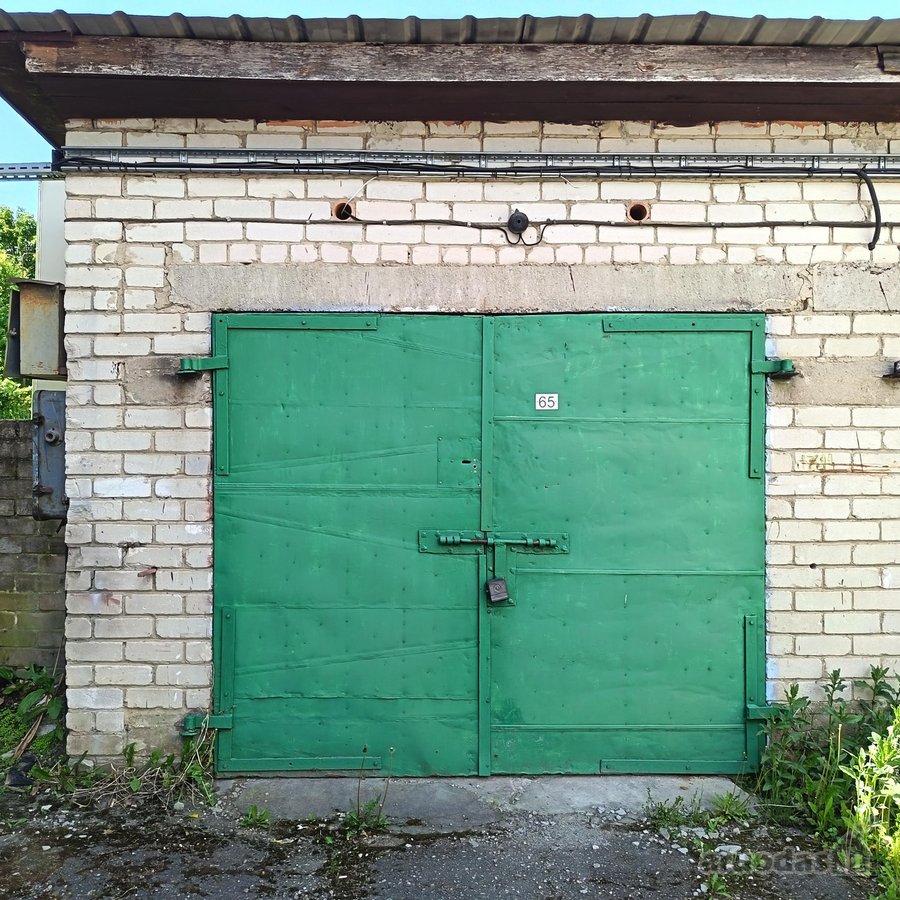Parduodamas tvarkingas, sausas garažas. Yra