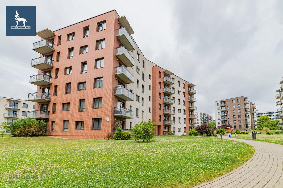 Išnuomojamas 2 Kambarių Butas šalia prekybos