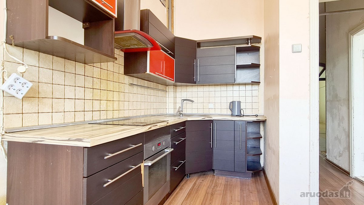 Renovuotas namas, minimalios išlaidos buto