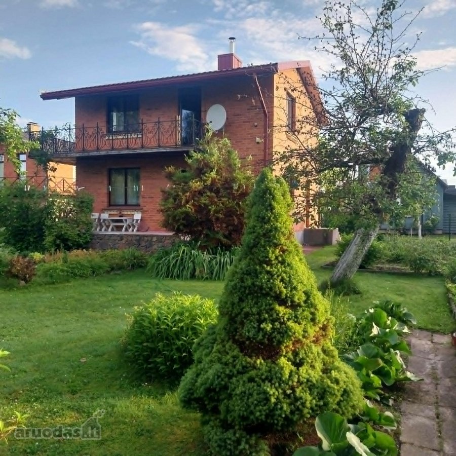 Be tarpininkų parduodamas raudonų plytų